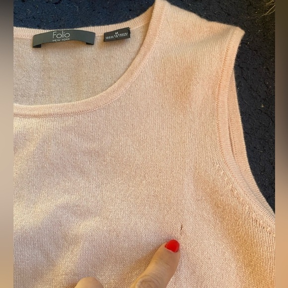 Folio New York Pink Cashmere Sleeveless Sweater Flaw Size M - Picture 4 of 4